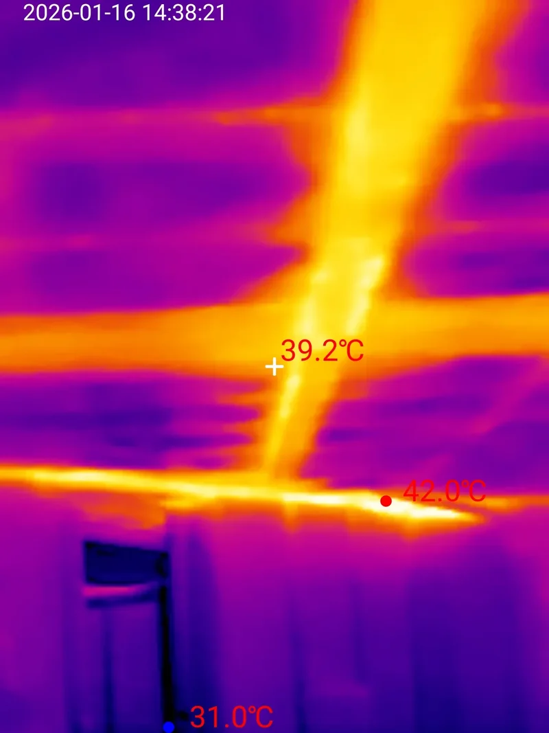 Thermal scan showing uninsulated ceiling strips glowing at 42.0 degrees Celsius between cooler insulated rows